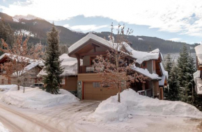 Taluswood Lookout 5 | Secluded & Bright w/ Ski Access, Hot Tub, Fireplace & Garage